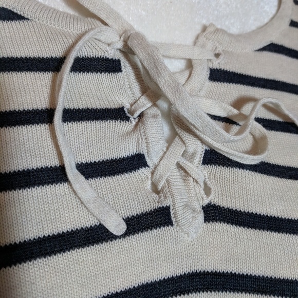 J. Jill lightweight sweater w/ lace-up neckline L - Picture 5 of 8